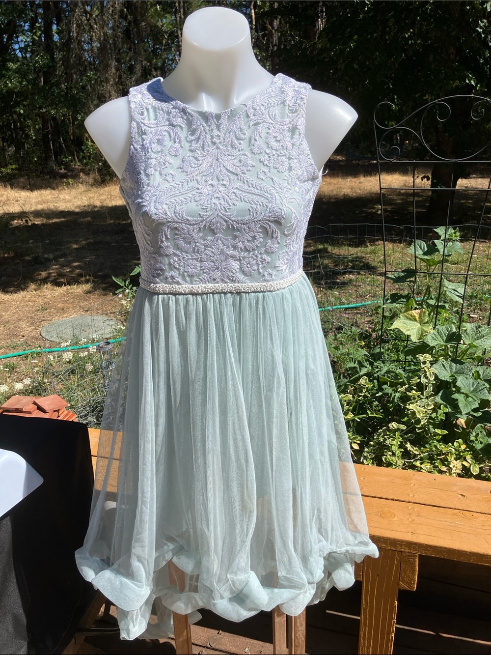 Speechless kids size 16 beautiful embroidered sparkly, bodice with beaded waist